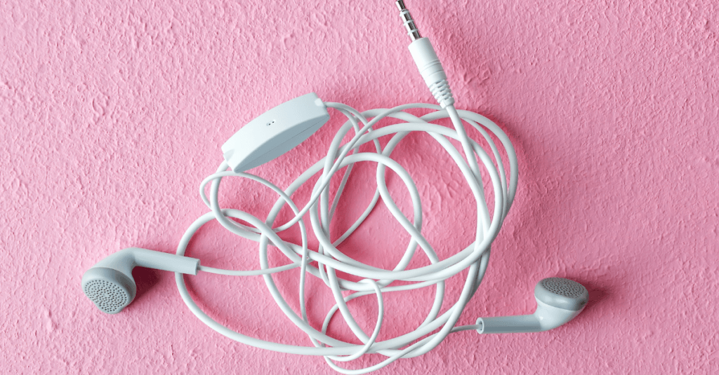 8 Ways to Manage Tangled Wires and Cords